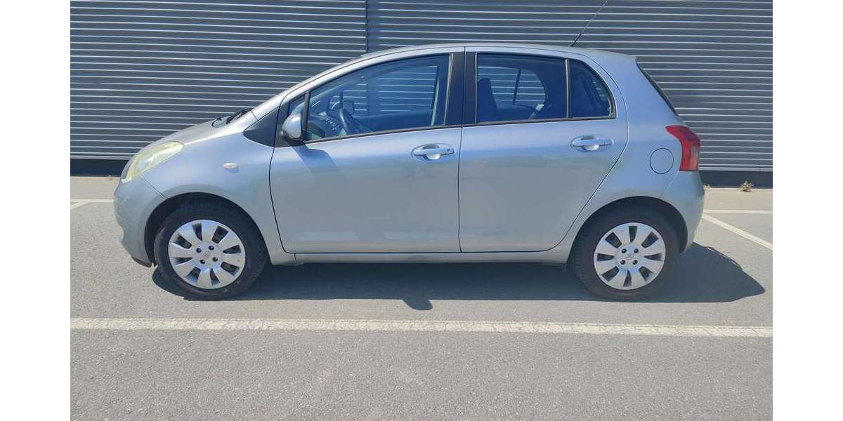 Toyota Yaris 143.900 km 2.800 &euro; Gross-Zimmern 64846