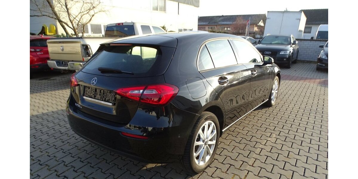 Mercedes-Benz A 250 e Navigation, aktiver Parkassist, AppleCarpl 51.538 km 21.390 &euro; Rodgau 63110