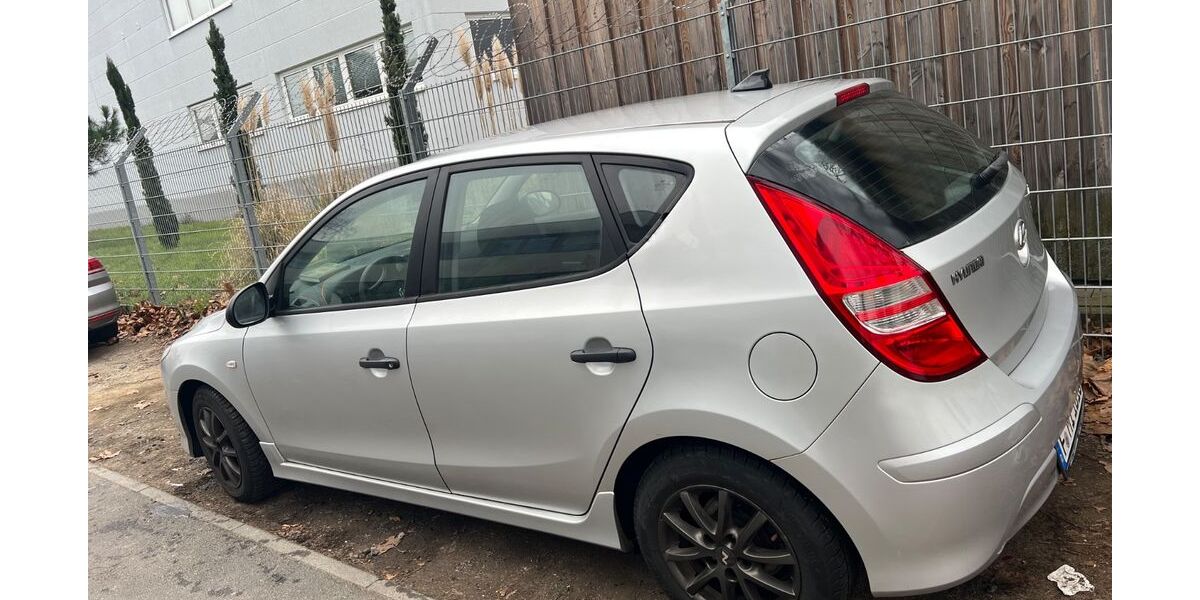 Hyundai i30 144.000 km 3.200 &euro; Frankfurt am main 65933
