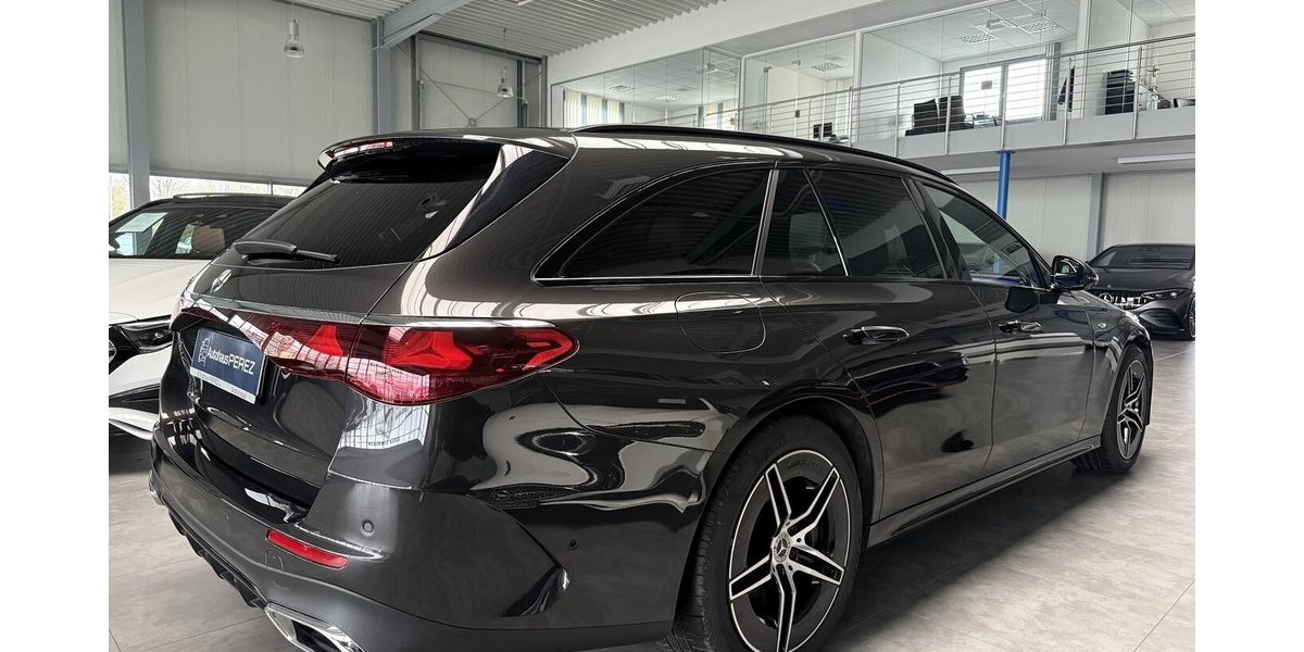 Mercedes-Benz E 300 T de AMG DISTR-AIRMATIC-4D SURROUND-DC-AHK 14.998 km 58.798 &euro; Groß-Umstadt 64823