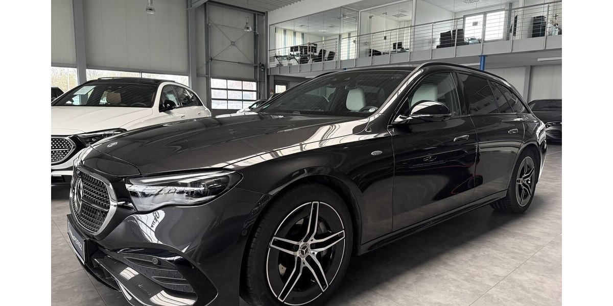 Mercedes-Benz E 300 T de AMG DISTR-AIRMATIC-4D SURROUND-DC-AHK 14.998 km 58.798 &euro; Groß-Umstadt 64823