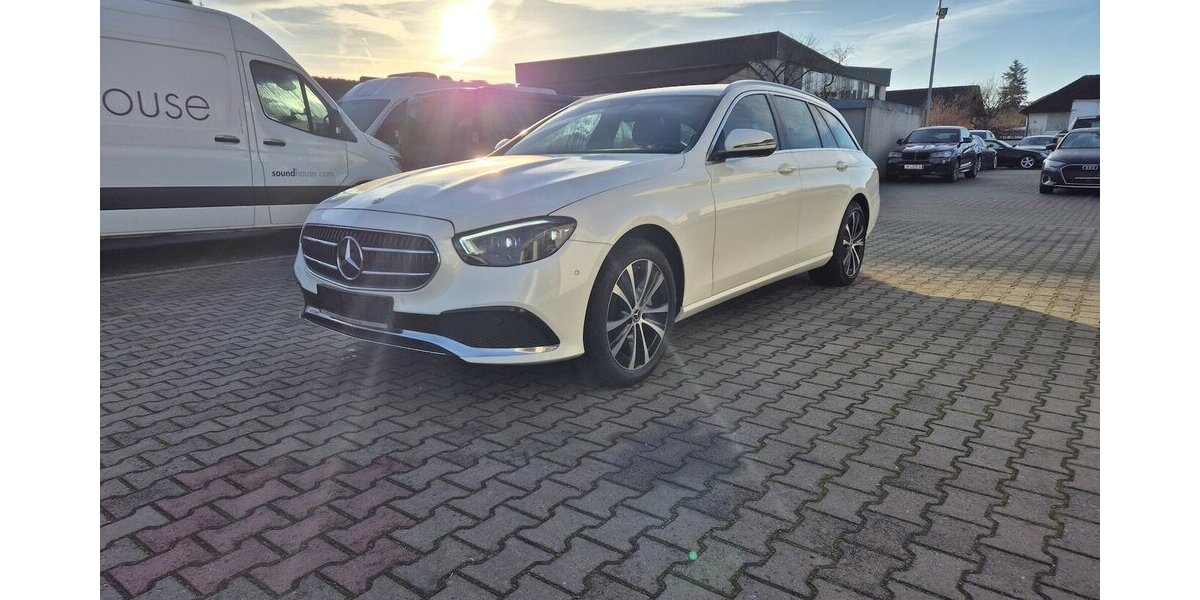 Mercedes-Benz E 300 e T Avantgarde AHK, LED, Rückfahrkamera, App 55.700 km 28.690 &euro; Rodgau 63110