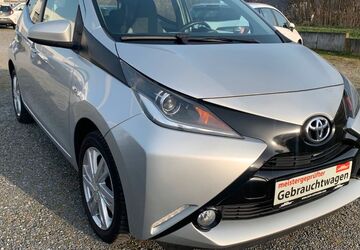 Toyota Aygo (X) 82.300 km 9.990 &euro; Bensheim 64625