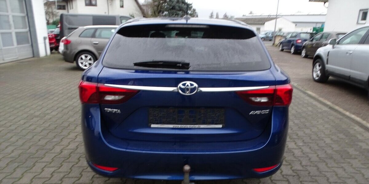 Toyota Avensis 2,0 D Klima, Navi 200.000 km 6.690 &euro; Rodgau 63110