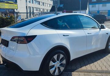 Tesla Model Y 55.200 km 34.400 &euro; Rüsselsheim 65428