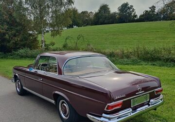 Mercedes-Benz 220 77.622 km 59.900 &euro; FRANKFURT 60435