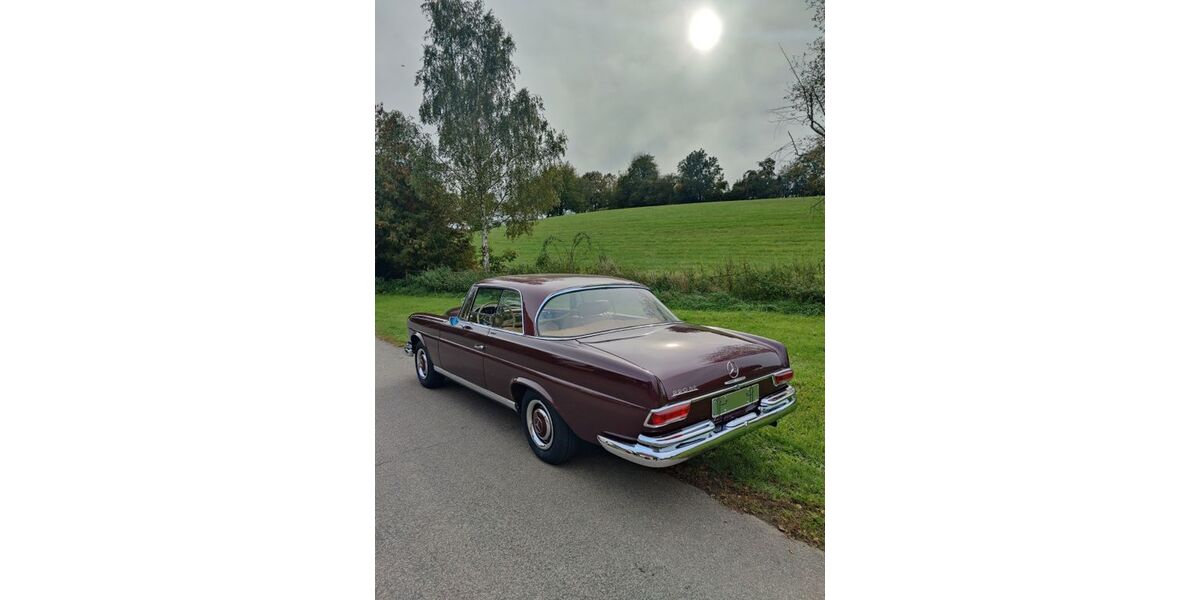 Mercedes-Benz 220 77.622 km 59.900 &euro; FRANKFURT 60435