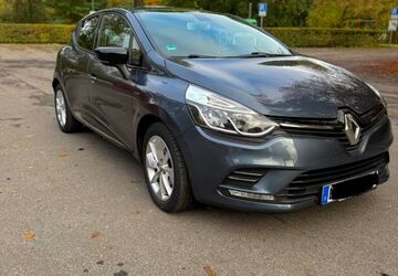 Renault Clio 102.000 km 10.000 &euro; Frankfurt 60314