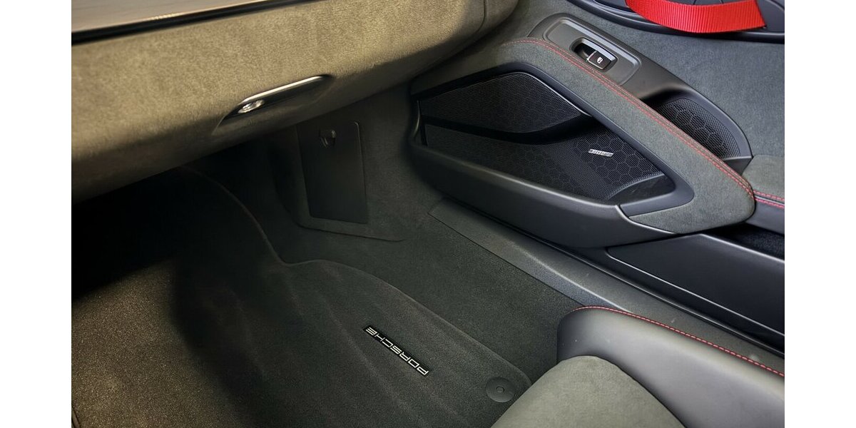 Porsche 718 Boxster Spyder APPROVED/Schalensitze/Chrono 6.800 km 108.000 &euro; Dreieich 63303