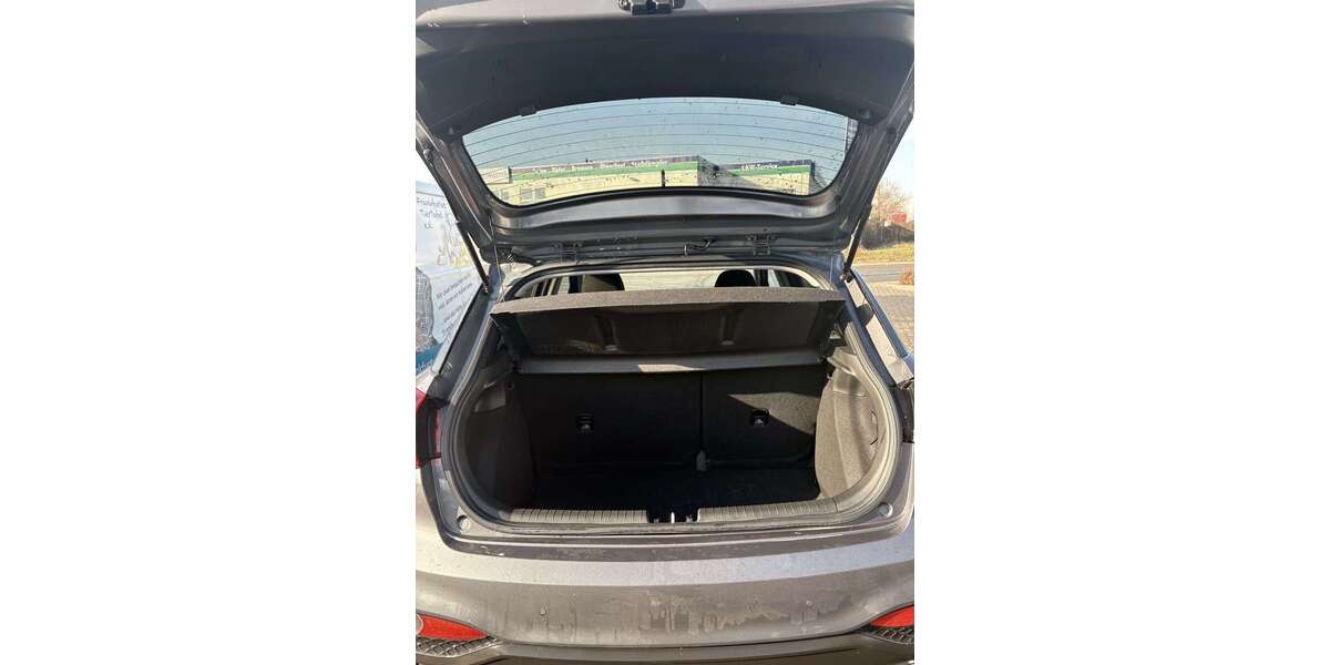 Hyundai i20 16.000 km 13.500 &euro; Frankfurt Am main 60439