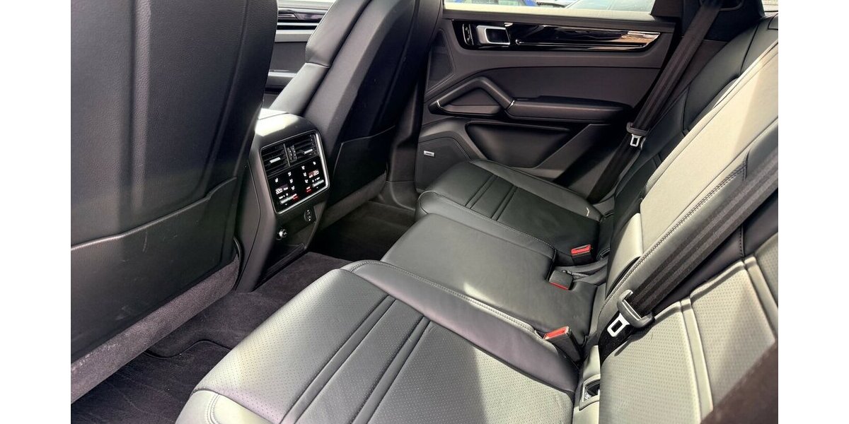 Porsche Cayenne Coupe S/Scheckh./ 153.010 km 54.900 &euro; Frankfurt 60386