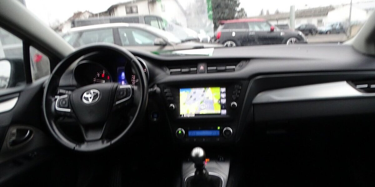 Toyota Avensis 2,0 D Klima, Navi 200.000 km 6.690 &euro; Rodgau 63110