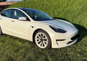 Tesla Model 3 141.000 km 27.550 &euro; Frankfurt 60437