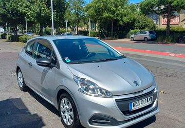 Peugeot 208 89.700 km 5.600 &euro; Frankfurt am Main 60327