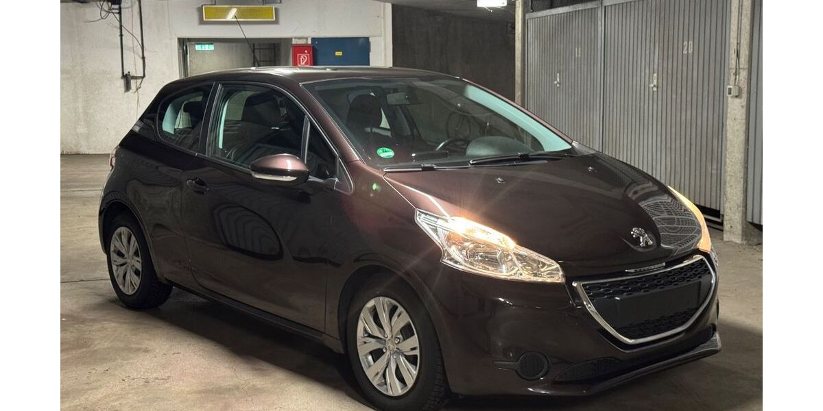 Peugeot 208 112.512 km 2.700 &euro; Frankfurt am Main 60385