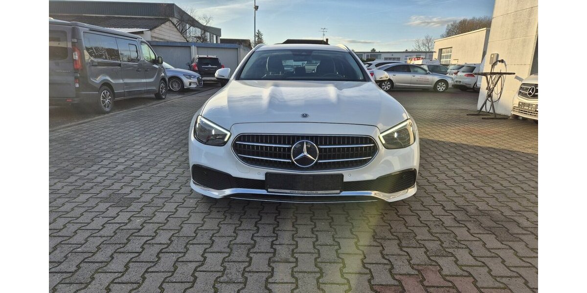 Mercedes-Benz E 300 e T Avantgarde AHK, LED, Rückfahrkamera, App 55.700 km 28.690 &euro; Rodgau 63110