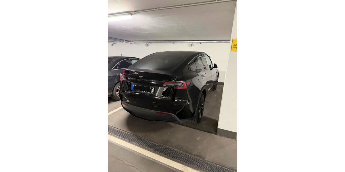 Tesla Model Y 56.962 km 32.500 &euro; Frankfurt 60438