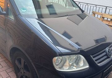 VW Touran 286.000 km 2.500 &euro; Biblis 68647