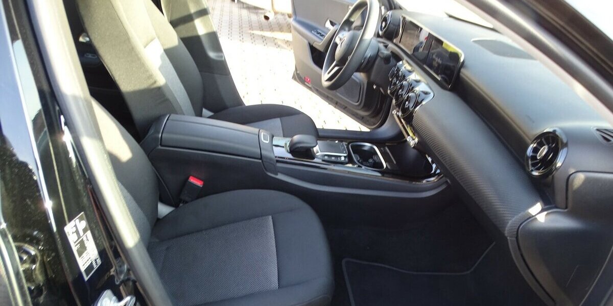 Mercedes-Benz A 250 e Navigation, aktiver Parkassist, AppleCarpl 51.538 km 21.390 &euro; Rodgau 63110