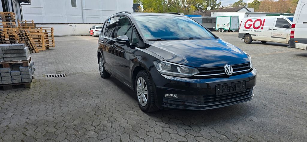 VW Touran 285.573 km 8.330 &euro; Darmstadt 64293
