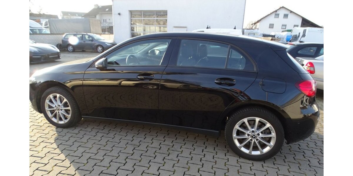 Mercedes-Benz A 250 e Navigation, aktiver Parkassist, AppleCarpl 51.538 km 21.390 &euro; Rodgau 63110