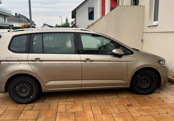 VW Touran 121.000 km 17.800 &euro; Gernsheim 64579