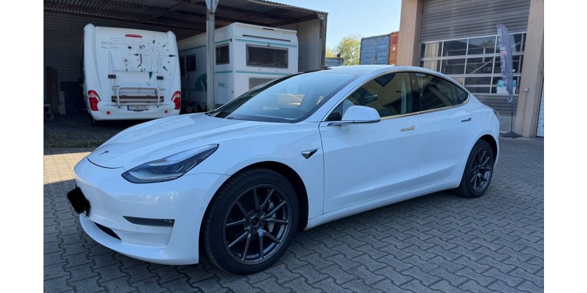 Tesla Model 3 375.000 km 14.990 &euro; Frankfurt am Main 65933