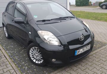 Toyota Yaris 179.000 km 2.150 &euro; Seligenstadt 63500