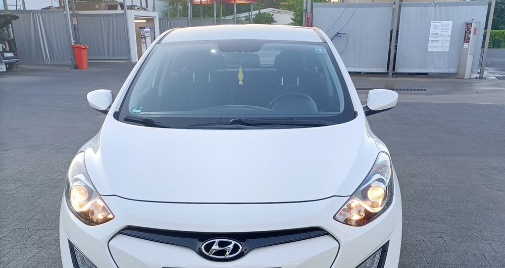 Hyundai i30 81.000 km 6.800 &euro; Griesheim 64347