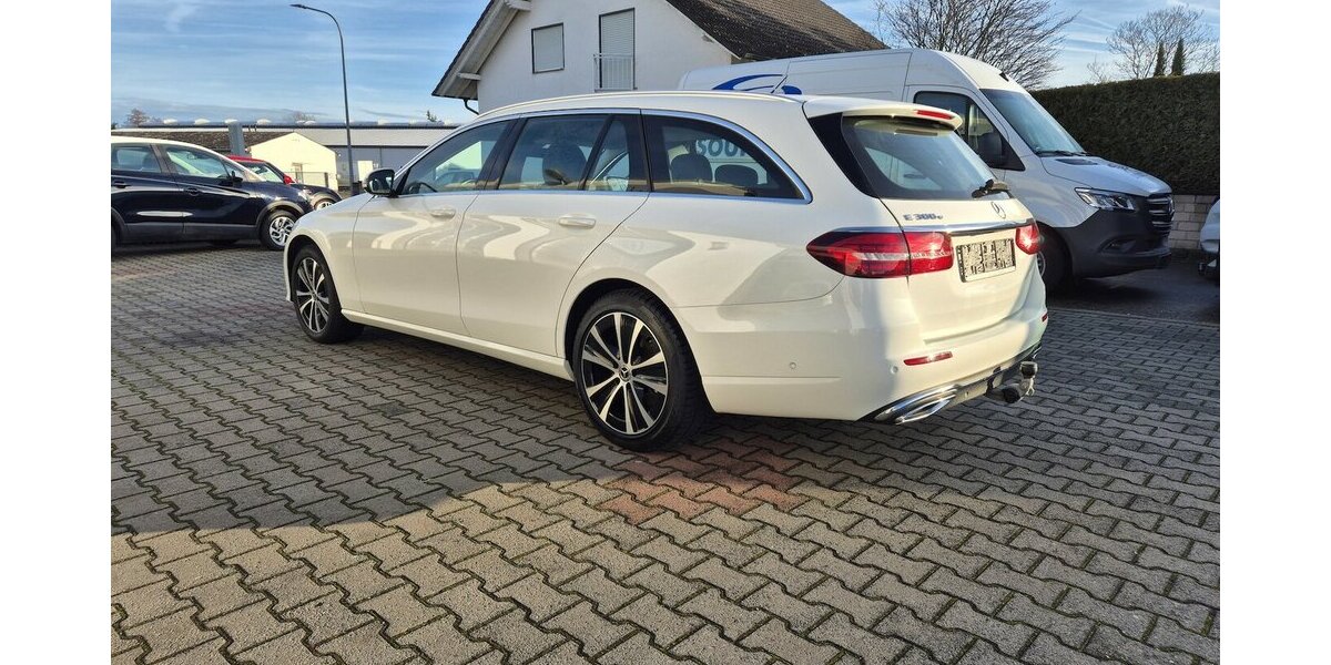 Mercedes-Benz E 300 e T Avantgarde AHK, LED, Rückfahrkamera, App 55.700 km 28.690 &euro; Rodgau 63110