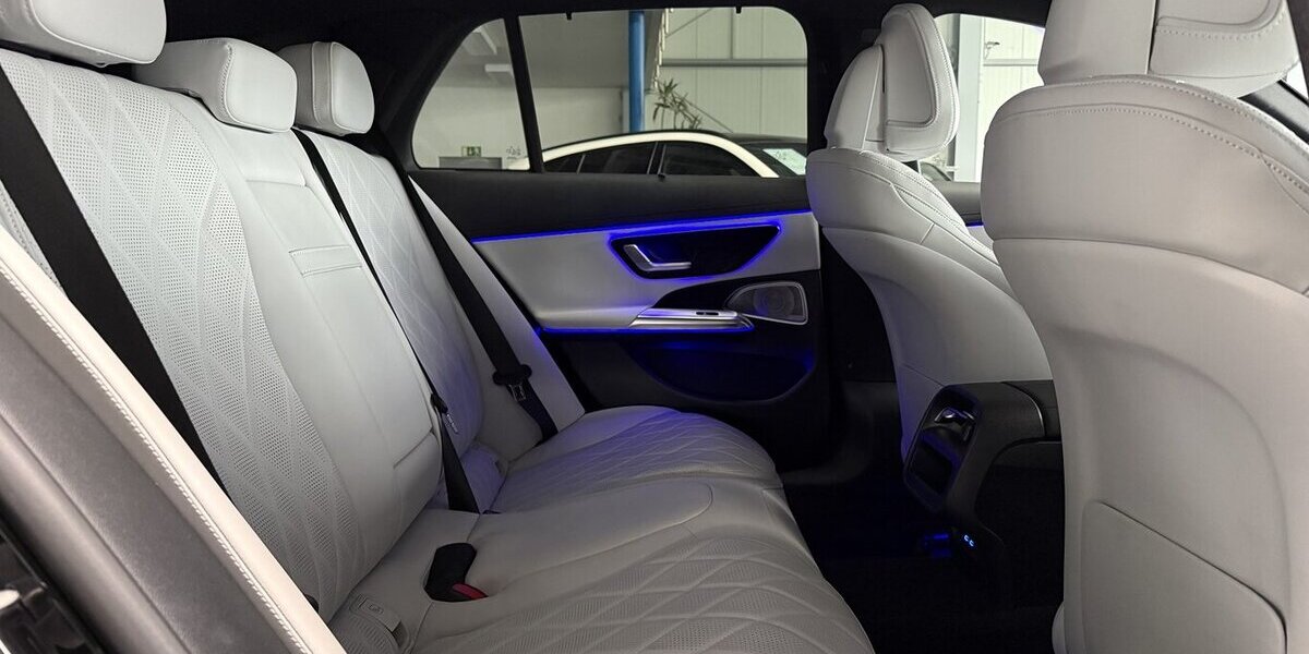 Mercedes-Benz E 300 T de AMG DISTR-AIRMATIC-4D SURROUND-DC-AHK 14.998 km 58.798 &euro; Groß-Umstadt 64823