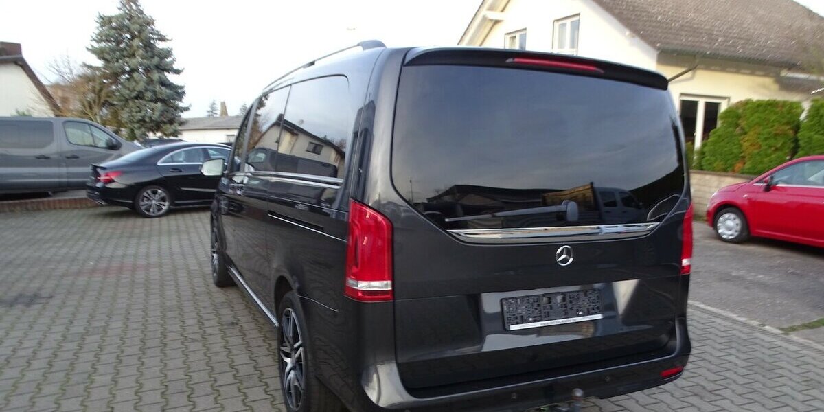 Mercedes-Benz V 300 d 4M lang AVANTGARDE EDITION AMG Line, Stand 61.360 km 59.890 &euro; Rodgau 63110