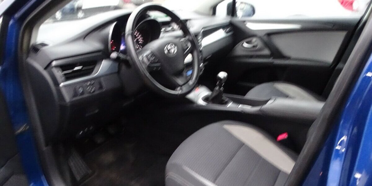 Toyota Avensis 2,0 D Klima, Navi 200.000 km 6.690 &euro; Rodgau 63110