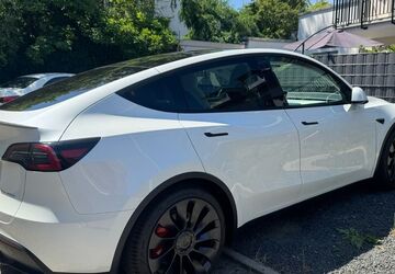 Tesla Model Y 4.826 km 47.000 &euro; Frankfurt 60386