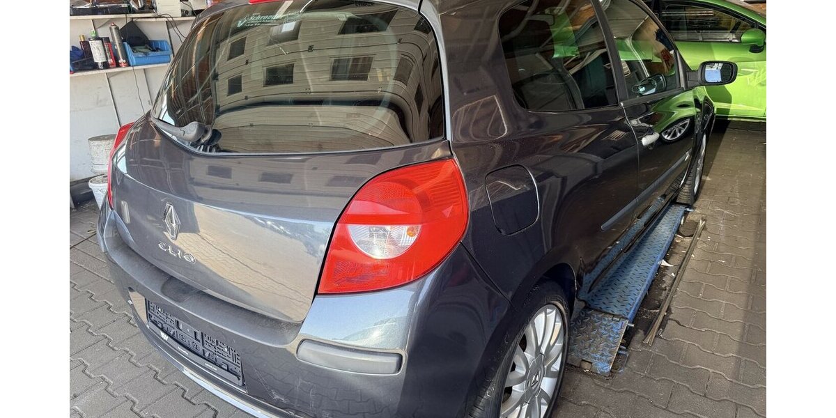 Renault Clio Exception-Startet nicht 205.000 km 599 &euro; Frankfurt 60386