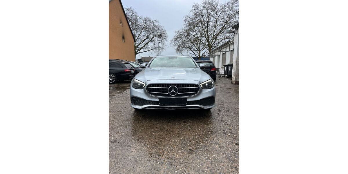 Mercedes-Benz E 300 151.000 km 22.900 &euro; Frankfurt 65936
