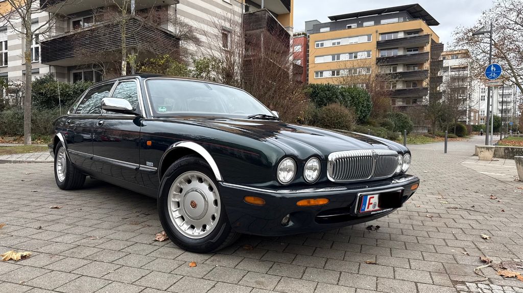 Jaguar Daimler 211.126 km 6.990 &euro; Frankfurt am Main 60486