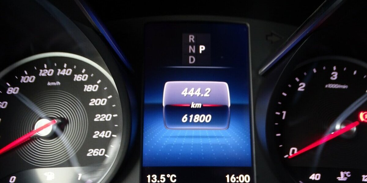 Mercedes-Benz V 300 d 4M lang AVANTGARDE EDITION AMG Line, Stand 61.360 km 59.890 &euro; Rodgau 63110