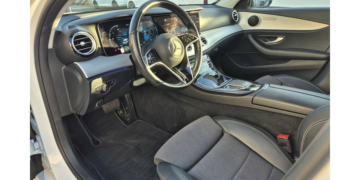 Mercedes-Benz E 300 e T Avantgarde AHK, LED, Rückfahrkamera, App 55.700 km 28.690 &euro; Rodgau 63110