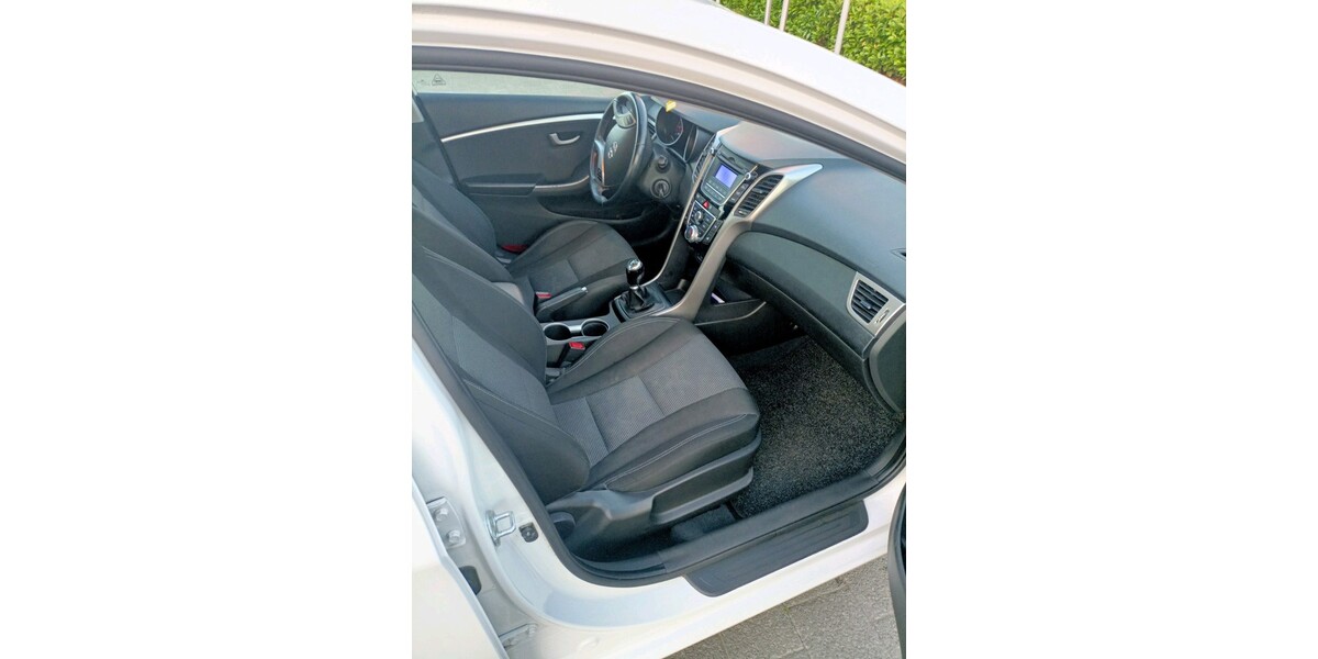 Hyundai i30 81.000 km 6.800 &euro; Griesheim 64347