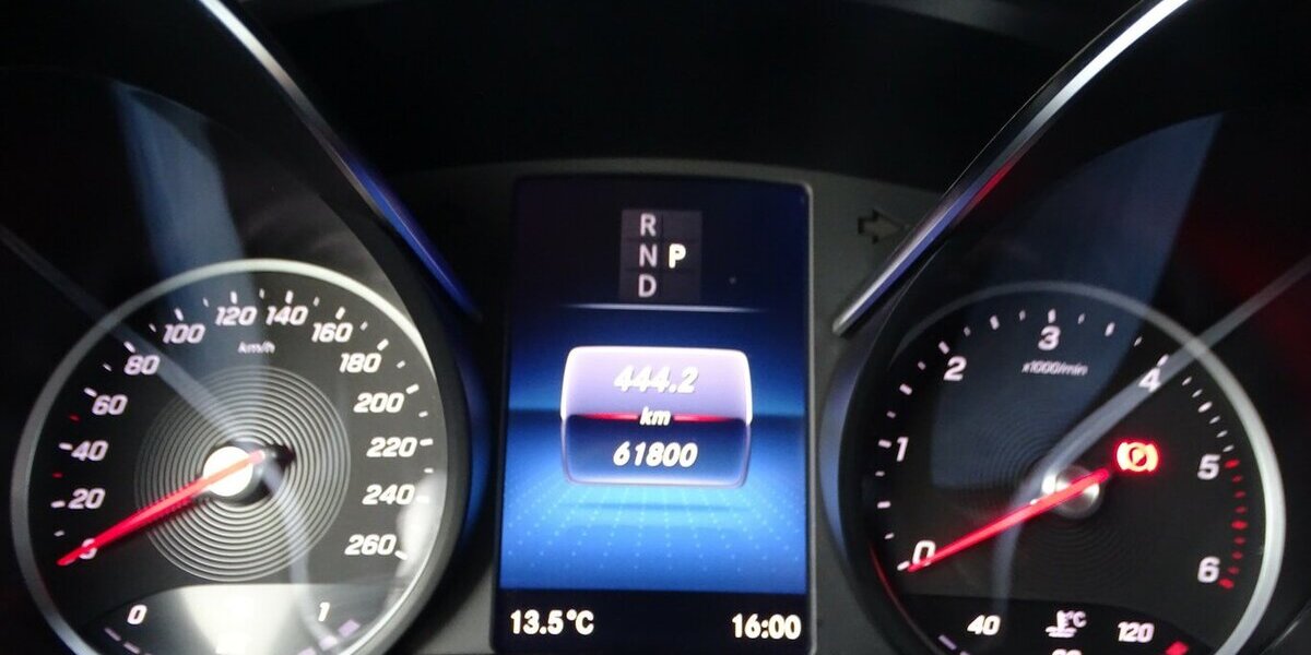 Mercedes-Benz V 300 d 4M lang AVANTGARDE EDITION AMG Line, Stand 61.360 km 59.890 &euro; Rodgau 63110