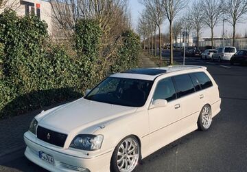 Toyota Crown 156.000 km 20.500 &euro; Frankfurt 60438