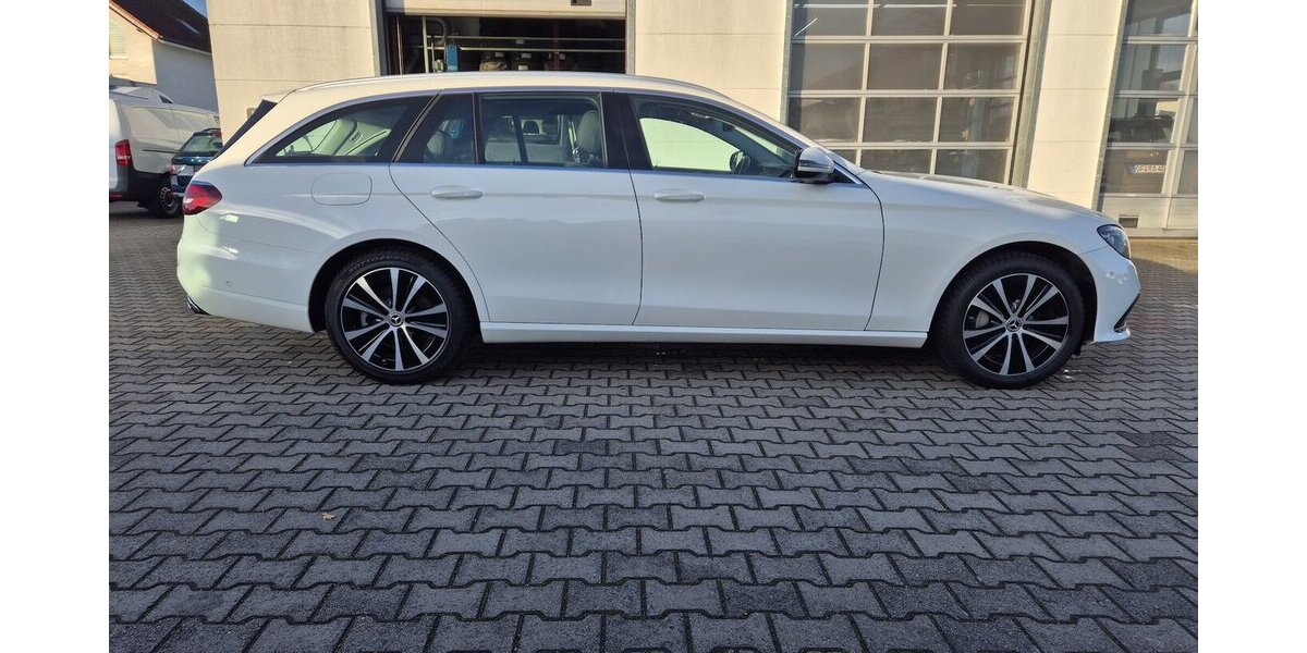 Mercedes-Benz E 300 e T Avantgarde AHK, LED, Rückfahrkamera, App 55.700 km 28.690 &euro; Rodgau 63110
