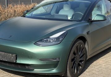 Tesla Model 3 348.300 km 16.990 &euro; Rüsselsheim 65428