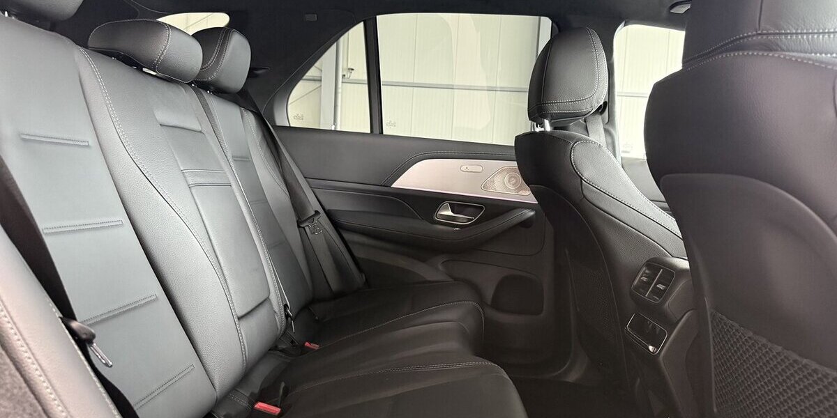 Mercedes-Benz GLE 300 d 4M AMG DISTRON.-STANDHEIZ-AIRMATIC-AHK 13.546 km 84.997 &euro; Groß-Umstadt 64823