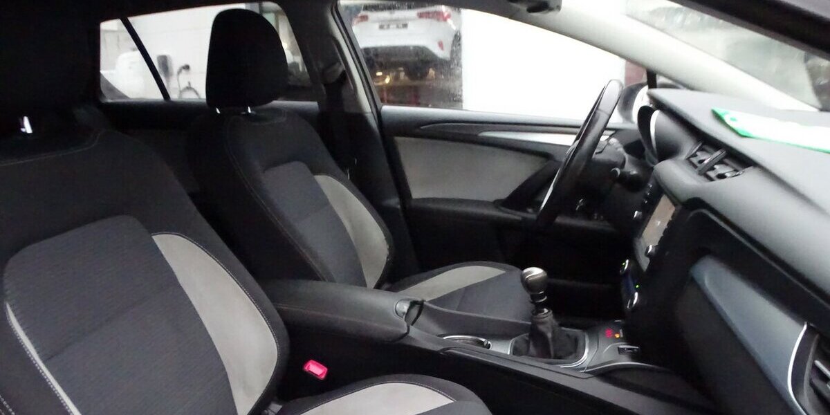 Toyota Avensis 2,0 D Klima, Navi 200.000 km 6.690 &euro; Rodgau 63110