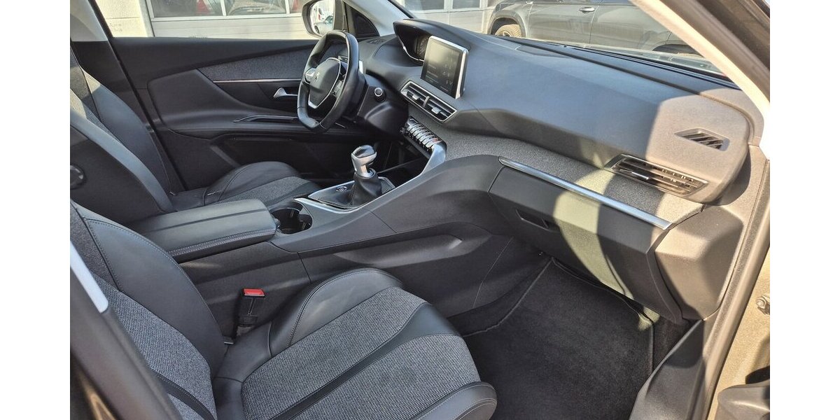 Peugeot 3008 Allure Navigation, Rückfahrkamera, Parktronic 62.052 km 14.890 &euro; Rodgau 63110