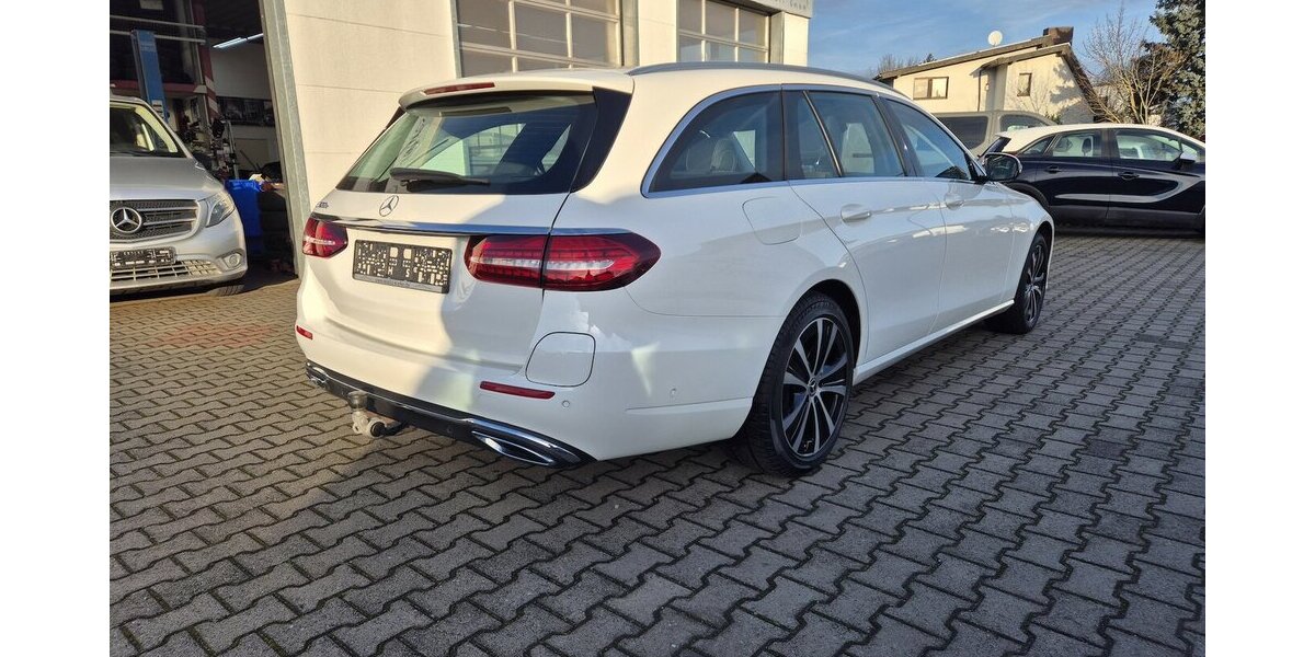 Mercedes-Benz E 300 e T Avantgarde AHK, LED, Rückfahrkamera, App 55.700 km 28.690 &euro; Rodgau 63110