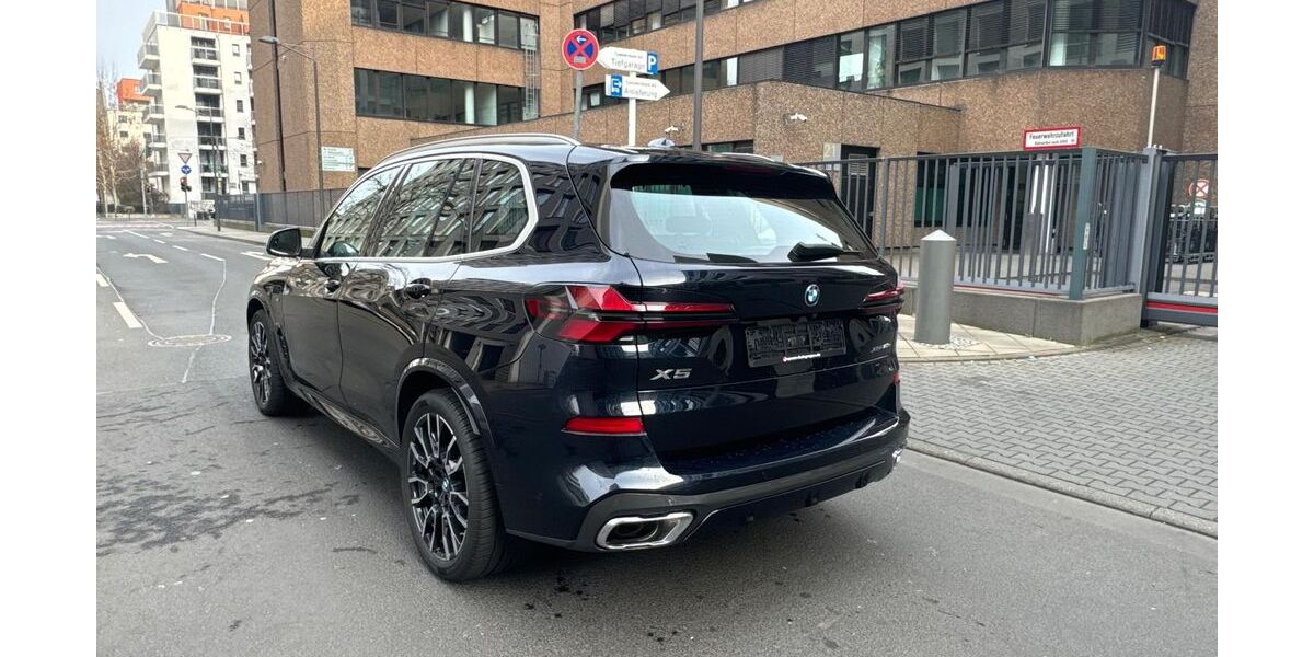 BMW X5 32.840 km 88.600 &euro; Frankfurt /Main 60327