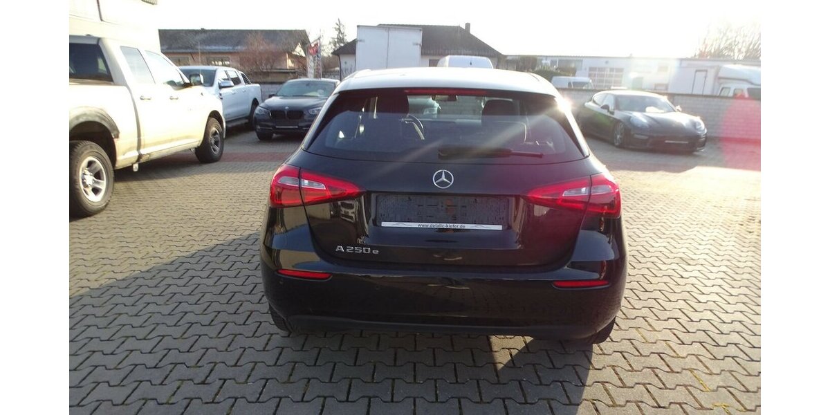 Mercedes-Benz A 250 e Navigation, aktiver Parkassist, AppleCarpl 51.538 km 21.390 &euro; Rodgau 63110
